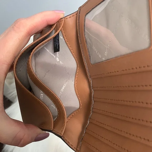 ❌SOLD❌ Authentic Michael Kors passport and credit card holder - like new - Picture 9 of 17